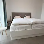 Lindholm- Strandnähe -balkon-im Zentrum Von 5 Binz
