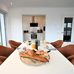 Lindholm- Strandnaehe -balkon-im Zentrum Von 5