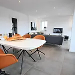 Lindholm- Strandnähe -balkon-im Zentrum Von 5 Binz