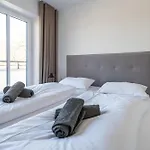 Lindholm- Strandnaehe -balkon-im Zentrum Von 5 아파트 빈츠