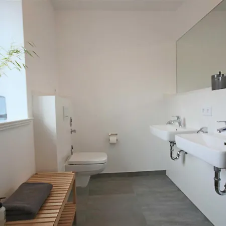 Lindholm- Strandnaehe -balkon-im Zentrum Von 5 Binz