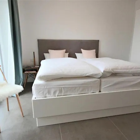 Lindholm- Strandnaehe -balkon-im Zentrum Von 5 Binz