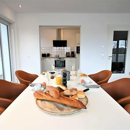 Lindholm- Strandnaehe -balkon-im Zentrum Von 5