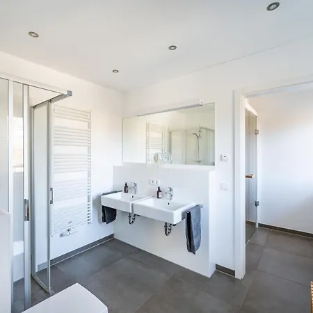 Lindholm- Strandnaehe -balkon-im Zentrum Von 5 *