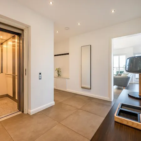 Lindholm- Strandnaehe -balkon-im Zentrum Von 5 아파트