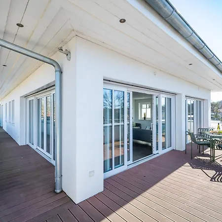Lindholm- Strandnaehe -balkon-im Zentrum Von 5 Binz