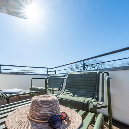 Lindholm- Strandnaehe -balkon-im Zentrum Von 5