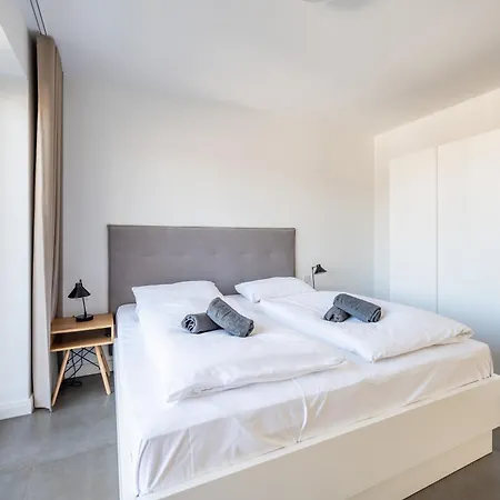 Lindholm- Strandnaehe -balkon-im Zentrum Von 5 *