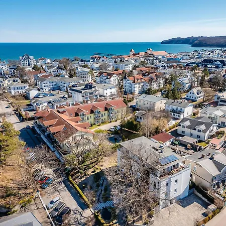 Lindholm- Strandnaehe -balkon-im Zentrum Von 5 Apartmán Binz