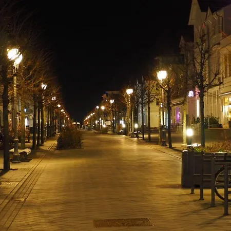 Lindholm- Strandnaehe -balkon-im Zentrum Von 5 아파트 빈츠