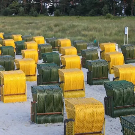 Lindholm- Strandnaehe -balkon-im Zentrum Von 5 * 빈츠