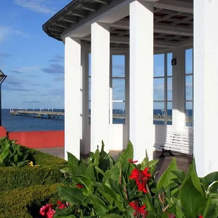 Lindholm- Strandnaehe -balkon-im Zentrum Von 5 Apartmán Binz