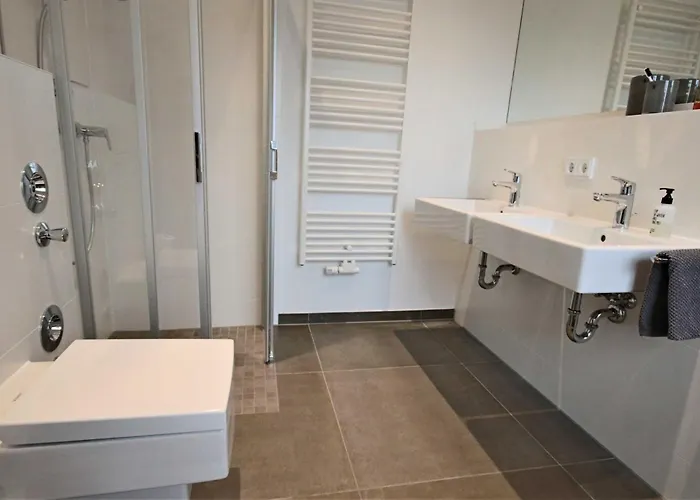 Lindholm- Strandnaehe -balkon-im Zentrum Von 5