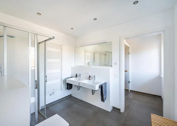 Lindholm- Strandnaehe -balkon-im Zentrum Von 5 *