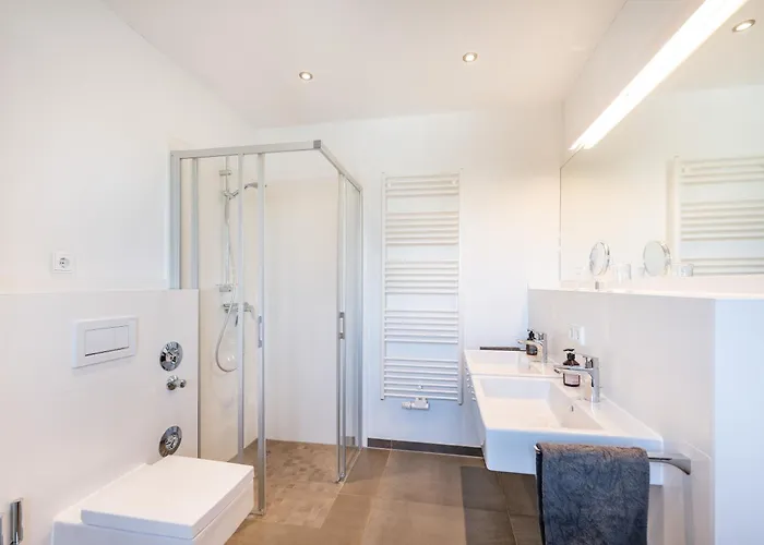 Lindholm- Strandnaehe -balkon-im Zentrum Von 5 Apartmán Binz