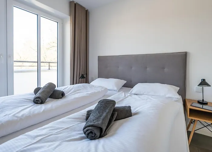 Lindholm- Strandnaehe -balkon-im Zentrum Von 5 Apartmán Binz