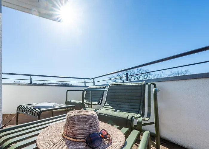 Lindholm- Strandnaehe -balkon-im Zentrum Von 5