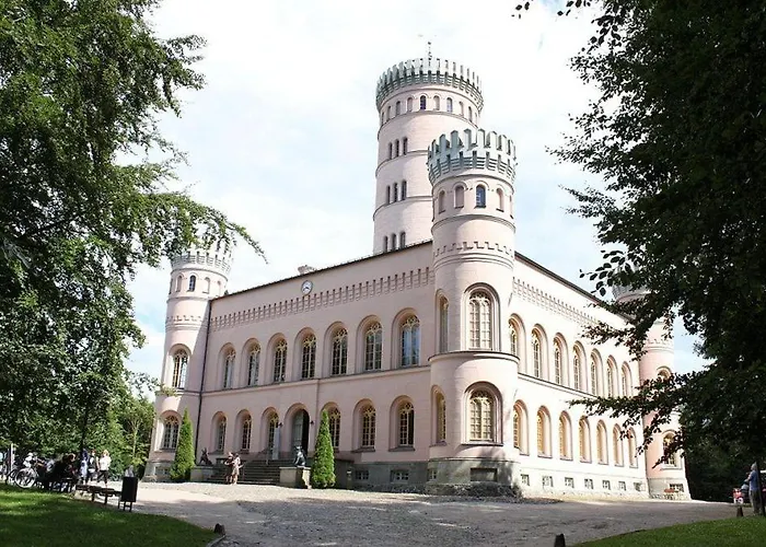 Lindholm- Strandnaehe -balkon-im Zentrum Von 5 *