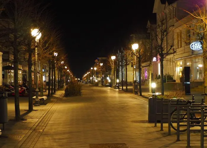 Lindholm- Strandnaehe -balkon-im Zentrum Von 5 Apartmán Binz